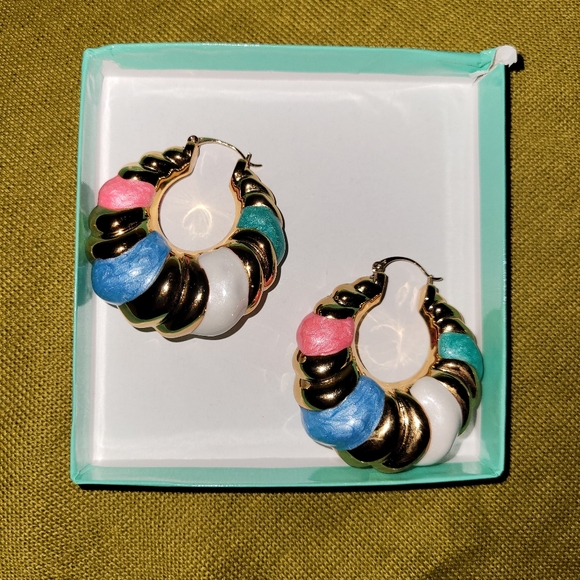 Honey B Gold Jewelry - Chunky hoop earrings